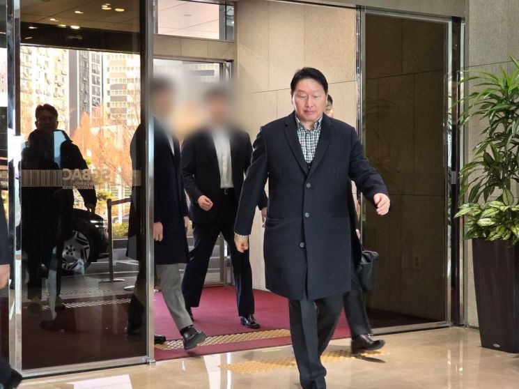 재계총수들, 6년만 방중사절단 출국…최태원 "성장 실마리 찾을 것"