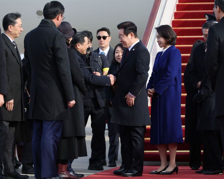 '국빈 방중' 李대통령, 장관급 中과기부장이 영접…"한중관계의 전면 복원 의지" (종합)