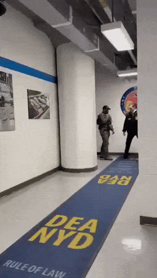 퍼프 대디와 같은 구치소 수감된 마두로, 연행되며 한 말