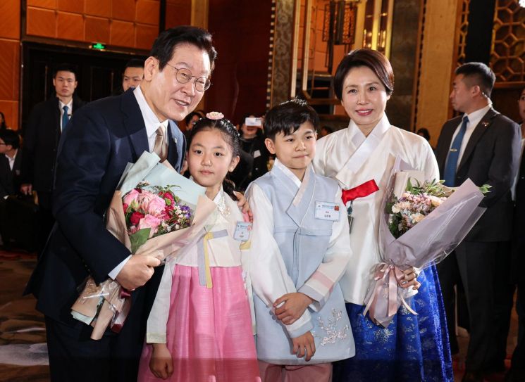 '재중 한인' 만난 李대통령 "국빈 訪中, 새로운 30년 설계하는 이정표" (종합2보)