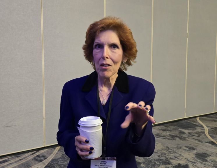 메스터 "美 인플레 정체…Fed, 추가 금리 인하 신중해야"[전미경제학회 2026]