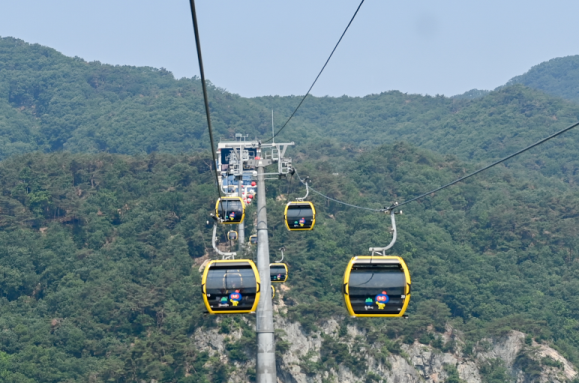 케이블카 만들었더니 주말마다 '바글바글'…관광객 100만 시대 앞둔 강원도 '이곳'