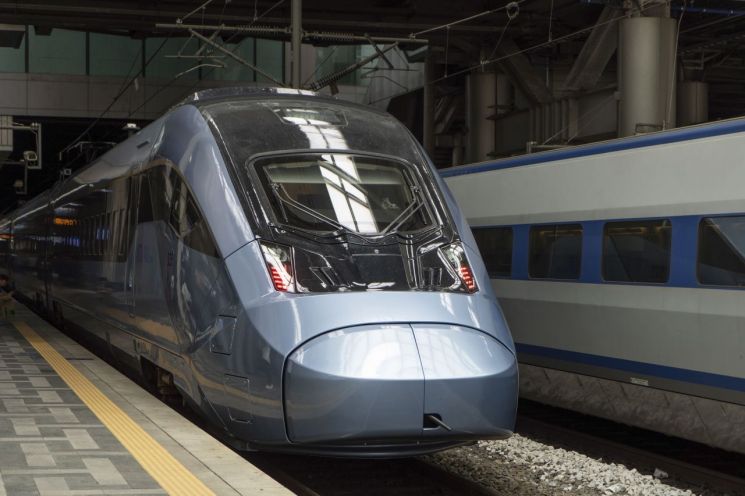 현대로템, 2세대 고속철도차량 'EMU-320' 초도분 조기 출고 