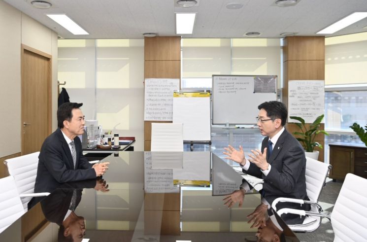 김태흠 "대전·충남 통합·공공기관 이전해야"