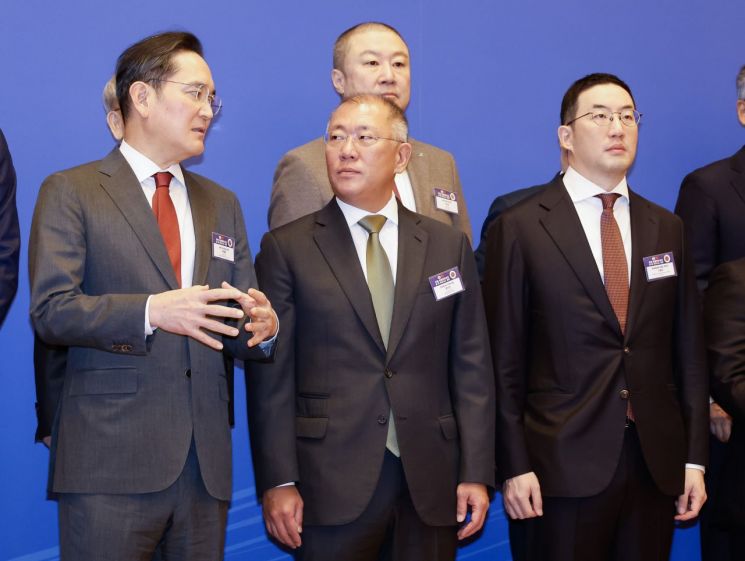 정의선 "한·중 관계 개선되면 현대차에 도움…中 판매 늘릴 것"