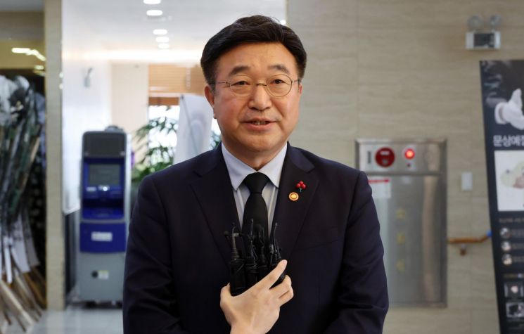 사고 수습 중 순직…윤호중 장관, 전주 장례식장 조문