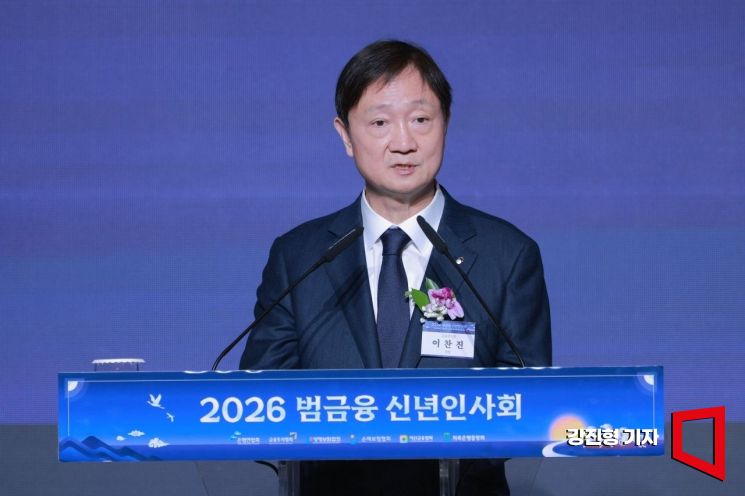 [2026 경제·금융 전망 포커스]④가계대출 조이고, 기업에 돈 풀어 경제살린다