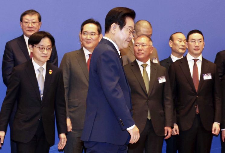 교역 멈추지 않던 고려 '벽란도'처럼…李 "한중 제조업 협력해야"