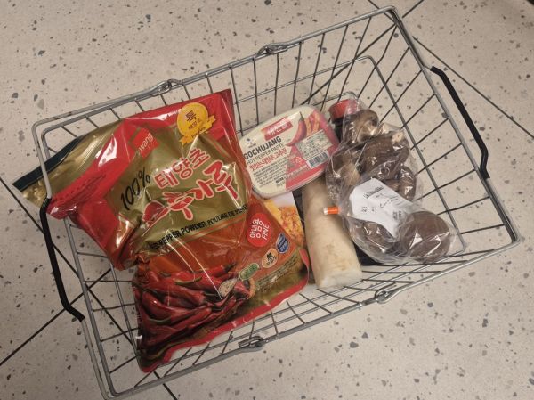 [K웨이브3.0]②돼지갈비 요리하는 파리지앵…자기 전엔 韓스킨케어 톡톡[르포]