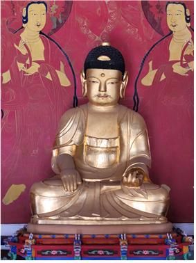 양산 신흥사 석가여래좌상.