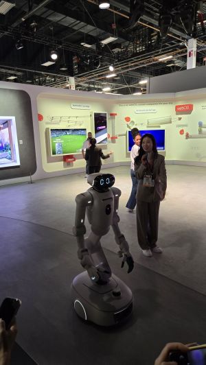 [CES 2026]실제로 본 LG전자 AI 로봇‥"각 잡아 수건 접고 아침 준비까지"