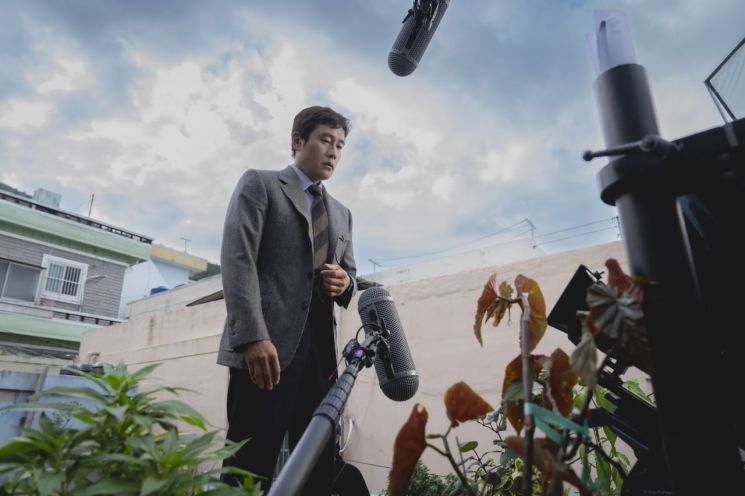 45개 스크린으로 만든 '29억의 기적'…박찬욱, 할리우드 물량 공세 뚫었다