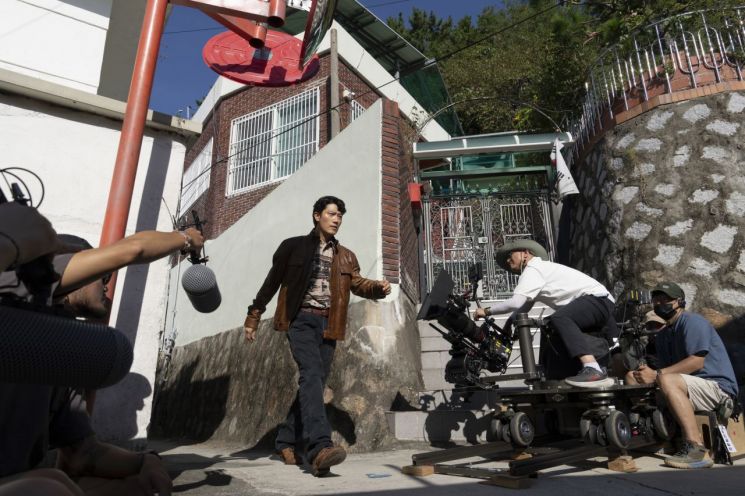 45개 스크린으로 만든 '29억의 기적'…박찬욱, 할리우드 물량 공세 뚫었다