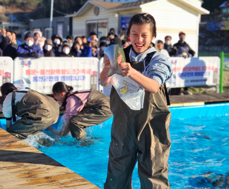 "인삼 송어 잡으러 가자" 제14회 홍천강 꽁꽁축제, 9일 개막