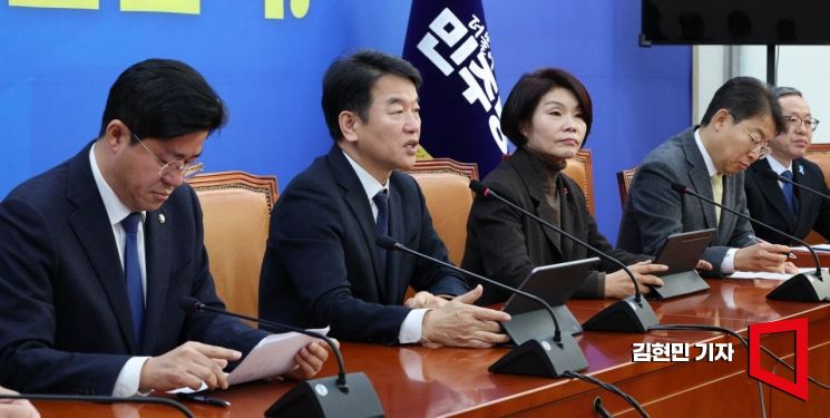 [포토] 문진석, '金·姜 의혹'에 "원내 대표해 사과…정치는 국민 신뢰"