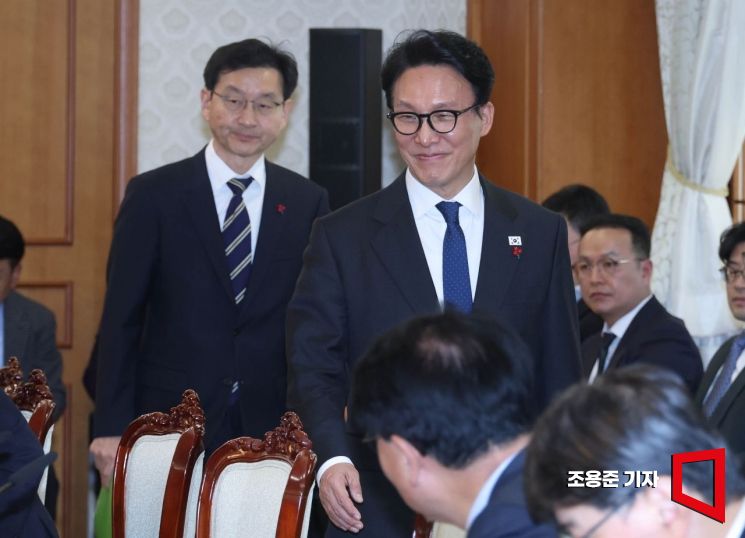 [포토] 업무보고 참석하는 김민석 총리