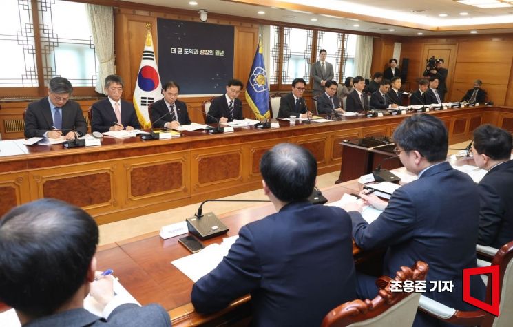 [포토] 총리실 업무보고 주재한 김민석 총리