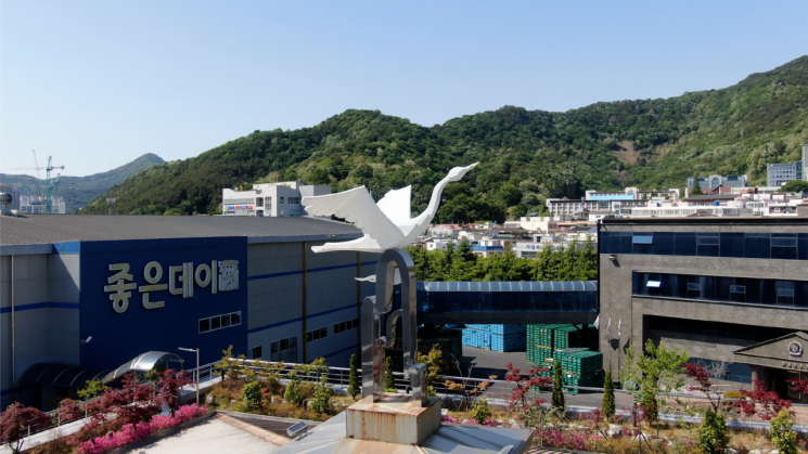 [Why&Next]'땅 팔아 배당' 쏘는 소주회사…지속 가능성은?