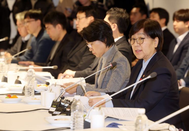 정은경 장관 "의사인력 추계 결과 존중하되 정책적으로 판단"