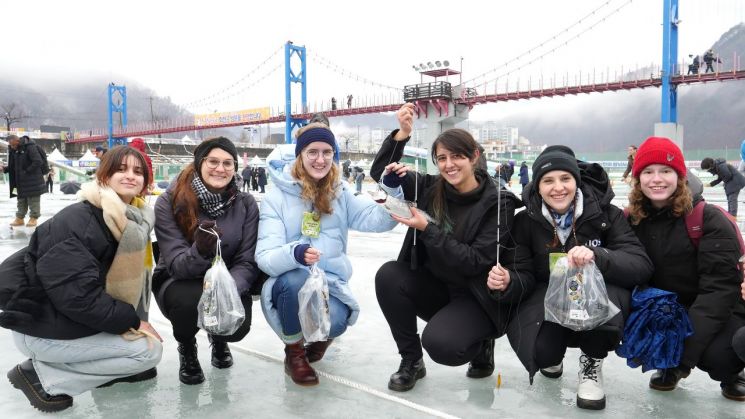 화천산천어축제 10일 개막…'세계 7대 겨울 불가사의'의 귀환