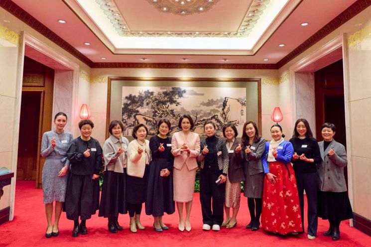 재중 한인 여성 활동가 만난 金여사 "지속적으로 응원·격려"