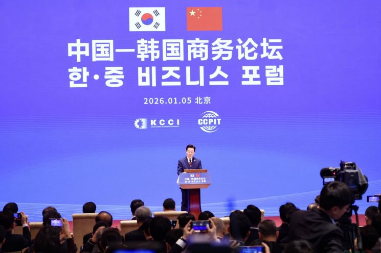 [초동시각] 2년차 李대통령의 시간