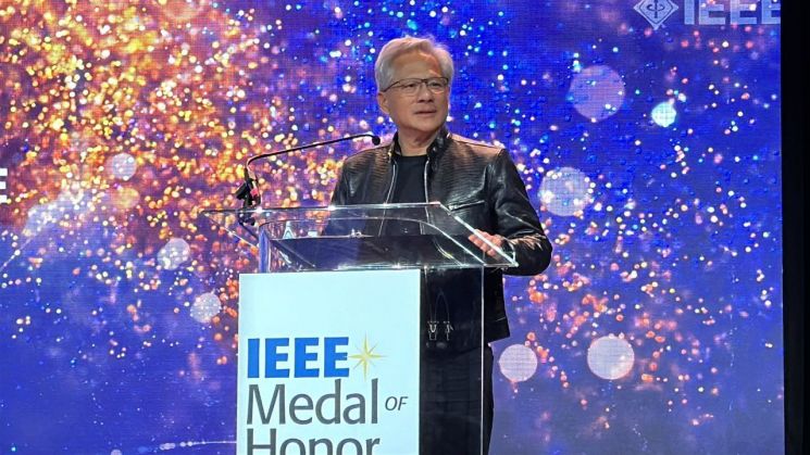 [CES 2026]천하의 젠슨 황도 덜덜 떨었다…"이럴 줄은 정말 몰랐어요"