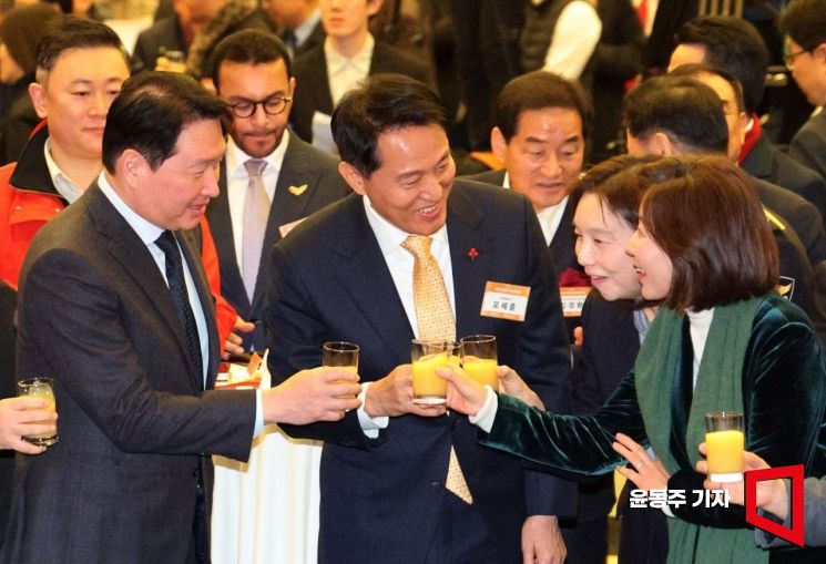 "집 대신 비행기 택했다"‥설 연휴 반납한 '총수 경영학'