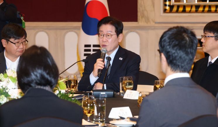 이 대통령 "中에 북핵 중재자 역할 부탁, 시진핑은 '인내심' 얘기해"