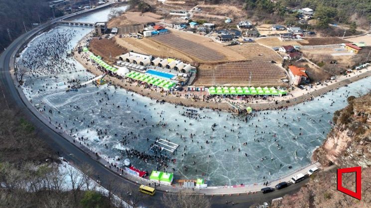 얼음이 얇아진 겨울, 축제는 멈췄다