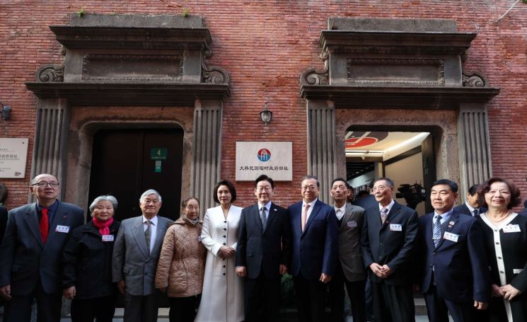 상하이 임정청사 찾은 李대통령 "대한민국이 시작된 곳, 대한민국이 지키겠다"