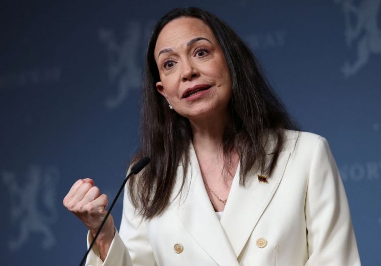 "트럼프 리더십 대단", "노벨상 나누고파"…대권 노리는 마차도 연일 구애