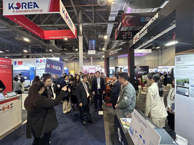[CES 2026]통합강원관에 국회 방문단 총집결…강원 혁신기술 글로벌 공략 가속