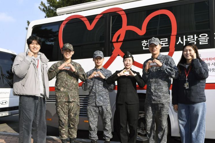 헌혈은 사랑입니다" … 해군교육사, 혈액 수급 부족 대비 사랑의 헌혈운동 동참