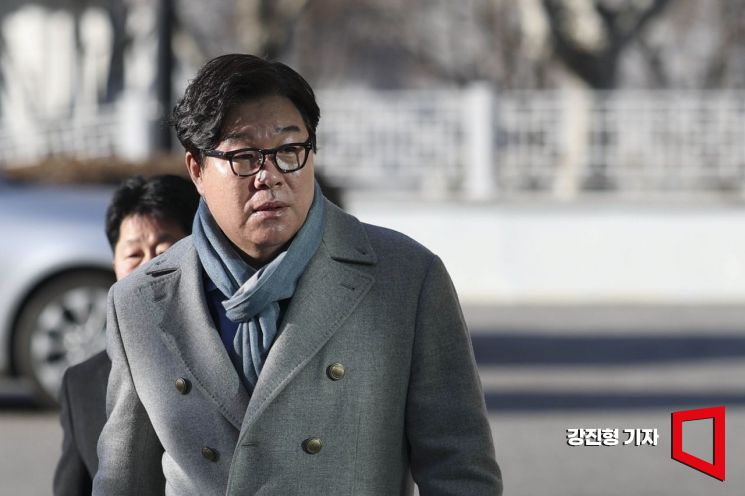 [포토] 서울고검 들어서는 김성태 전 쌍방울 회장