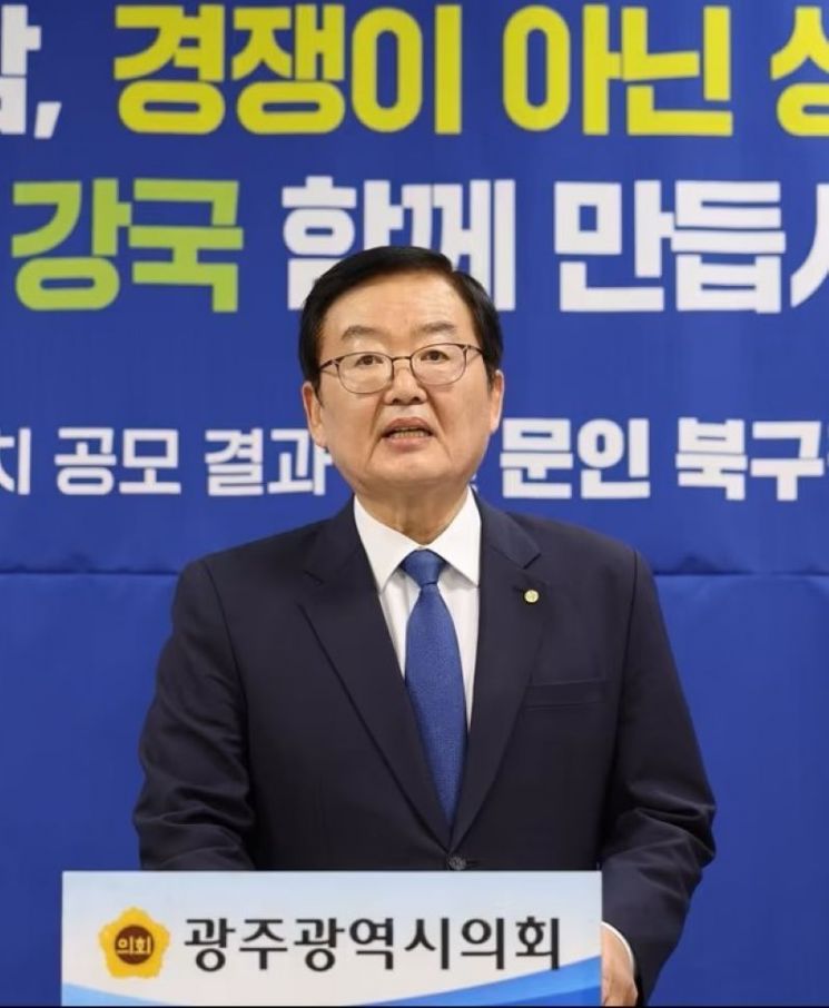 문인 광주 북구청장, 사퇴 예고 뒤 철회…지역 정치권 반발