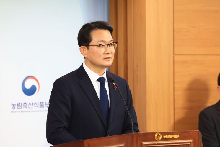 '23억원어치 휴대폰 쐈다' 비리 온상 농협중앙회…회장은 '1박 222만원' 황제 출장