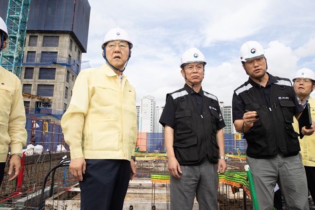 "대형사 1개 규모 사라졌다"…10대 건설사 직원 1년만에 3600명 줄어