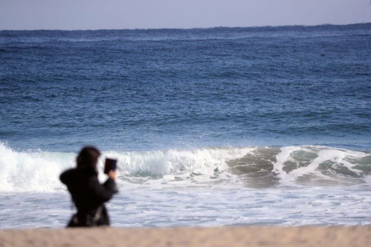 [날씨]낮부터 강추위 잦아들고 포근…건조해 불조심
