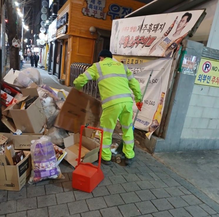 동작구, 밤거리 청소부대 출동…깨끗한 상권 조성