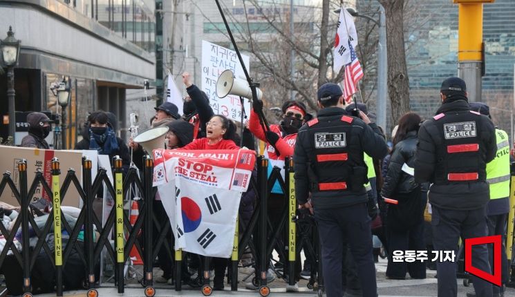 2000명 신고했지만, 참석은 20명…'윤어게인' 집회 한파 