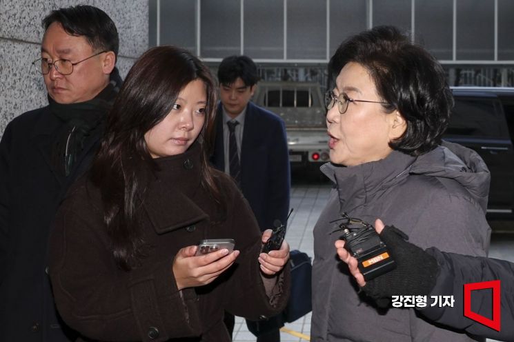 [포토] 취재진 질문에 답하는 이혜훈 기획예산처 장관 후보자