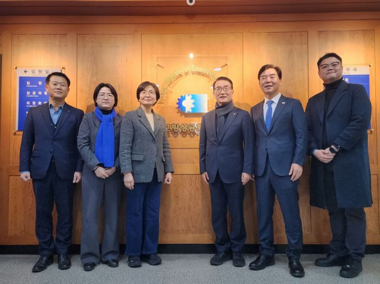 나주영 포항상의 회장 "中 저가공세 美 무역압력 철강산업 위기" 