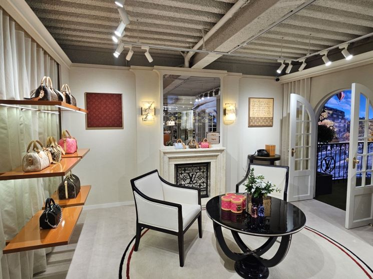 [럭셔리월드]샤넬에 1위 뺏긴 루이비통…한국에 공 들이는 이유