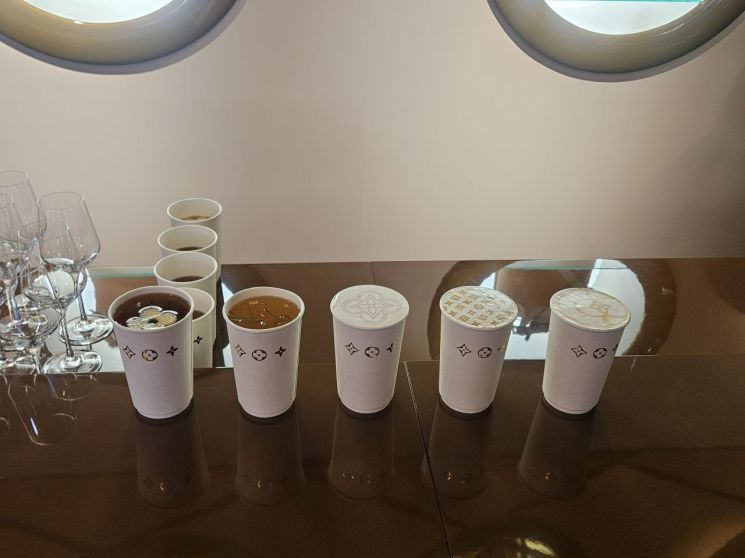 [럭셔리월드]샤넬에 1위 뺏긴 루이비통…한국에 공 들이는 이유