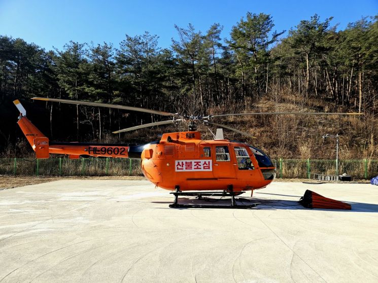 물 더 싣고, 더 멀리 난다… 울진군 산불 헬기 성능 대폭 강화