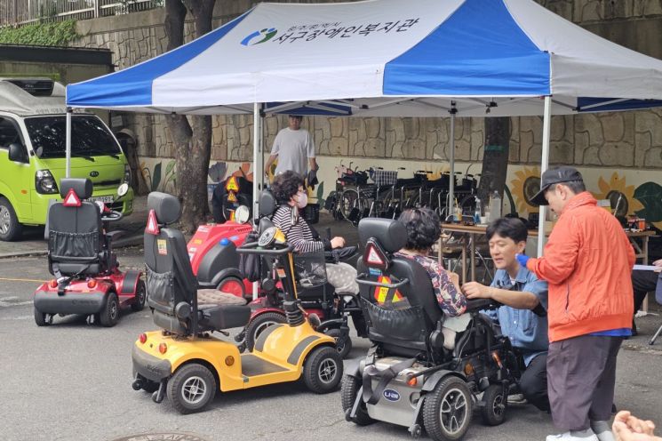 광주 서구, 전동보장구 이용 장애인·노인 보험 지원