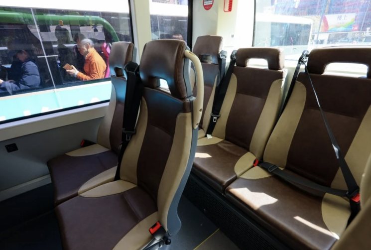 버스에 설치된 안전벨트 이미지. SCMP