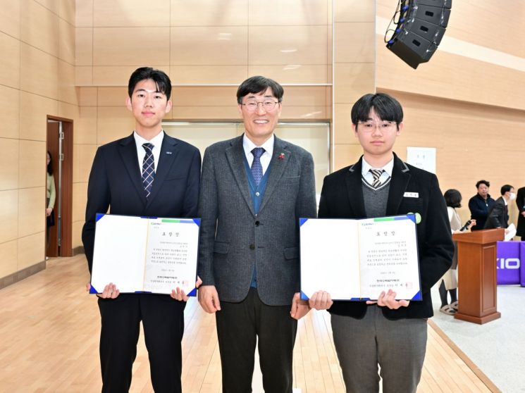 한울본부, 울진군 관내 24개교 졸업생에 장학금 전달