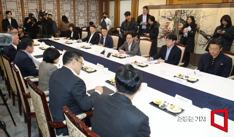 김정관 산업부 장관 "외투기업들, 차별받는 일 없도록 할 것"(종합)